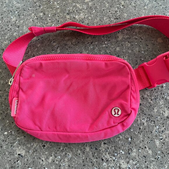 Lululemon Everywhere Belt Bag 1L in Pink - Picture 1 of 1